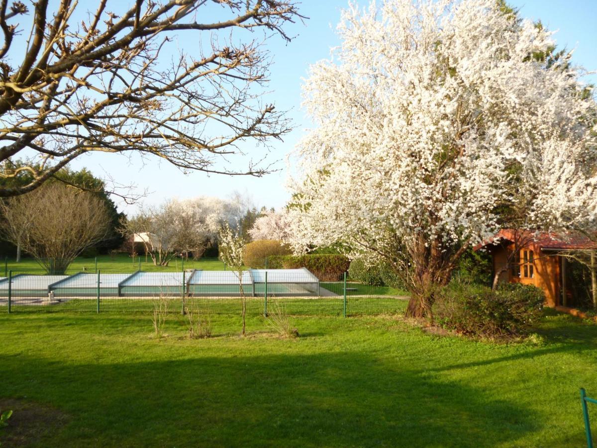 HOME VACANCES 4 étoiles par CDT DORDOGNE Le Pizou Extérieur photo